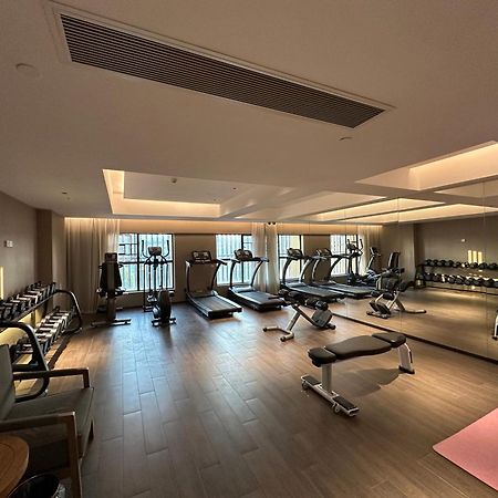 Mehood Lestie International Hotel Nancun Wanbo Metro Station Branch - Free Shuttle Bus To Canton Fair Complex During Canton Fair Period & Free Breakfast & Free Afternoon Tea & Free Midnight Snack & Free Vpn Internet Access Bagian luar foto