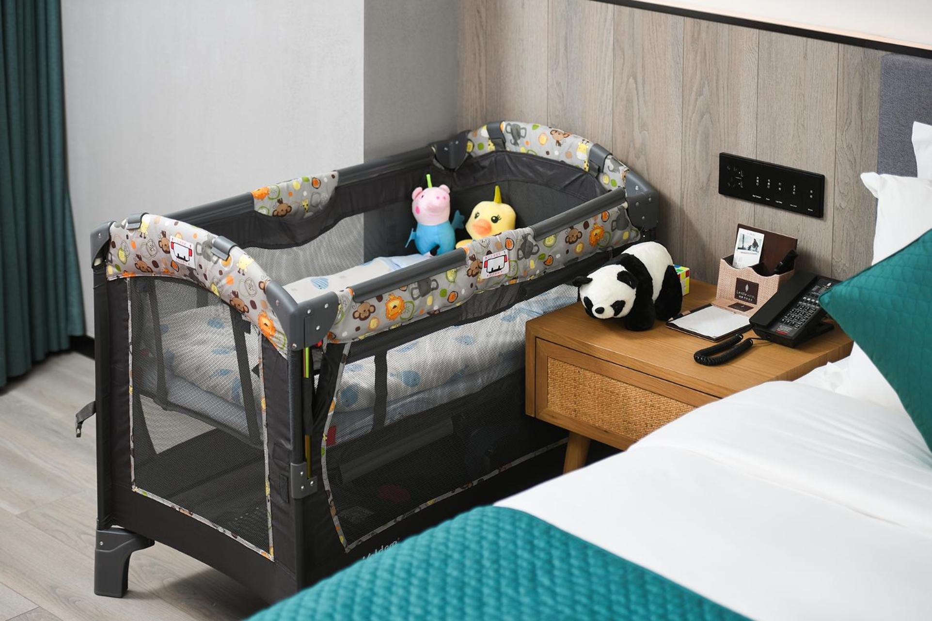 Mehood Lestie International Hotel Nancun Wanbo Metro Station Branch - Free Shuttle Bus To Canton Fair Complex During Canton Fair Period & Free Breakfast & Free Afternoon Tea & Free Midnight Snack & Free Vpn Internet Access Bagian luar foto