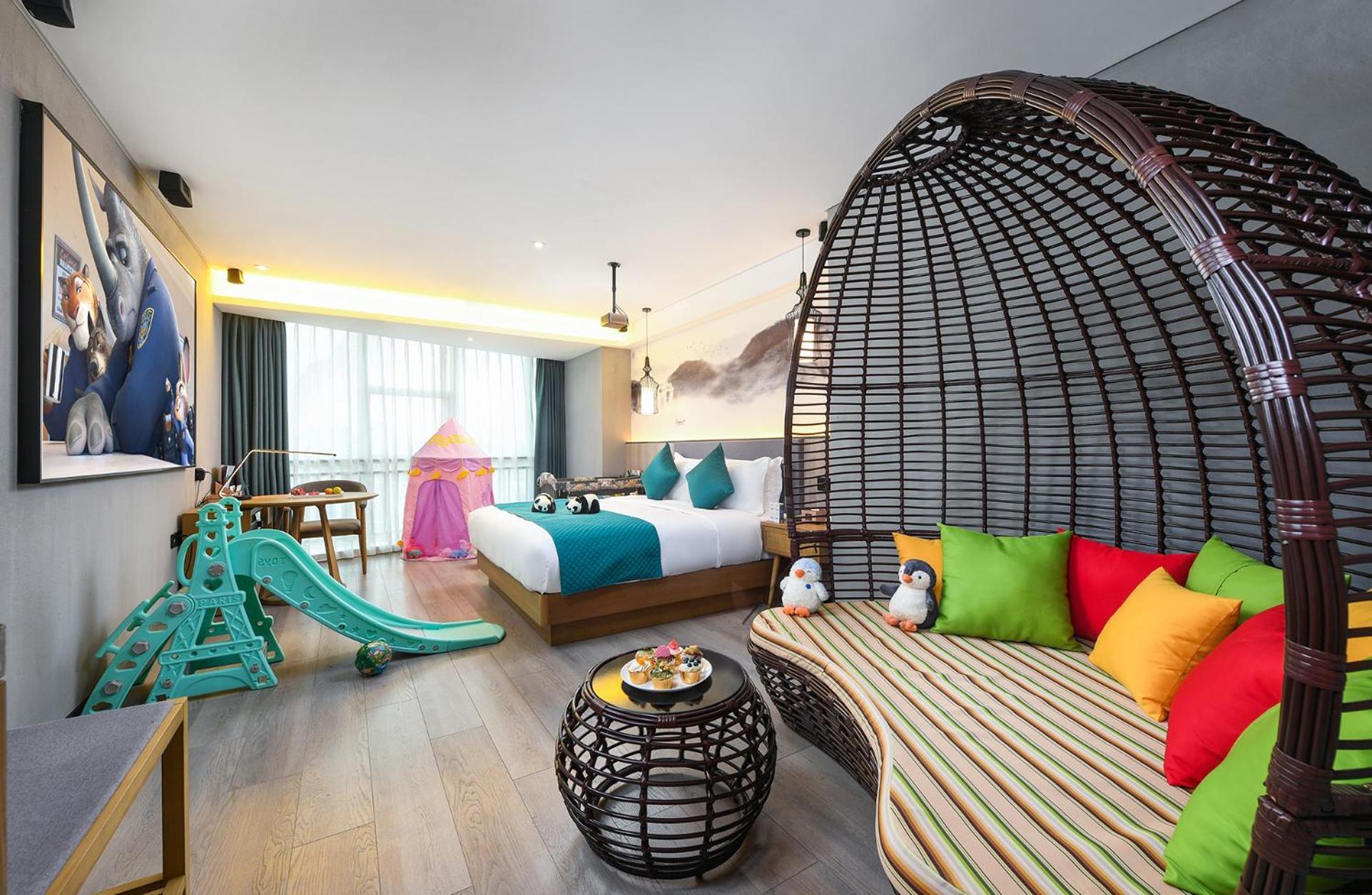 Mehood Lestie International Hotel Nancun Wanbo Metro Station Branch - Free Shuttle Bus To Canton Fair Complex During Canton Fair Period & Free Breakfast & Free Afternoon Tea & Free Midnight Snack & Free Vpn Internet Access Bagian luar foto