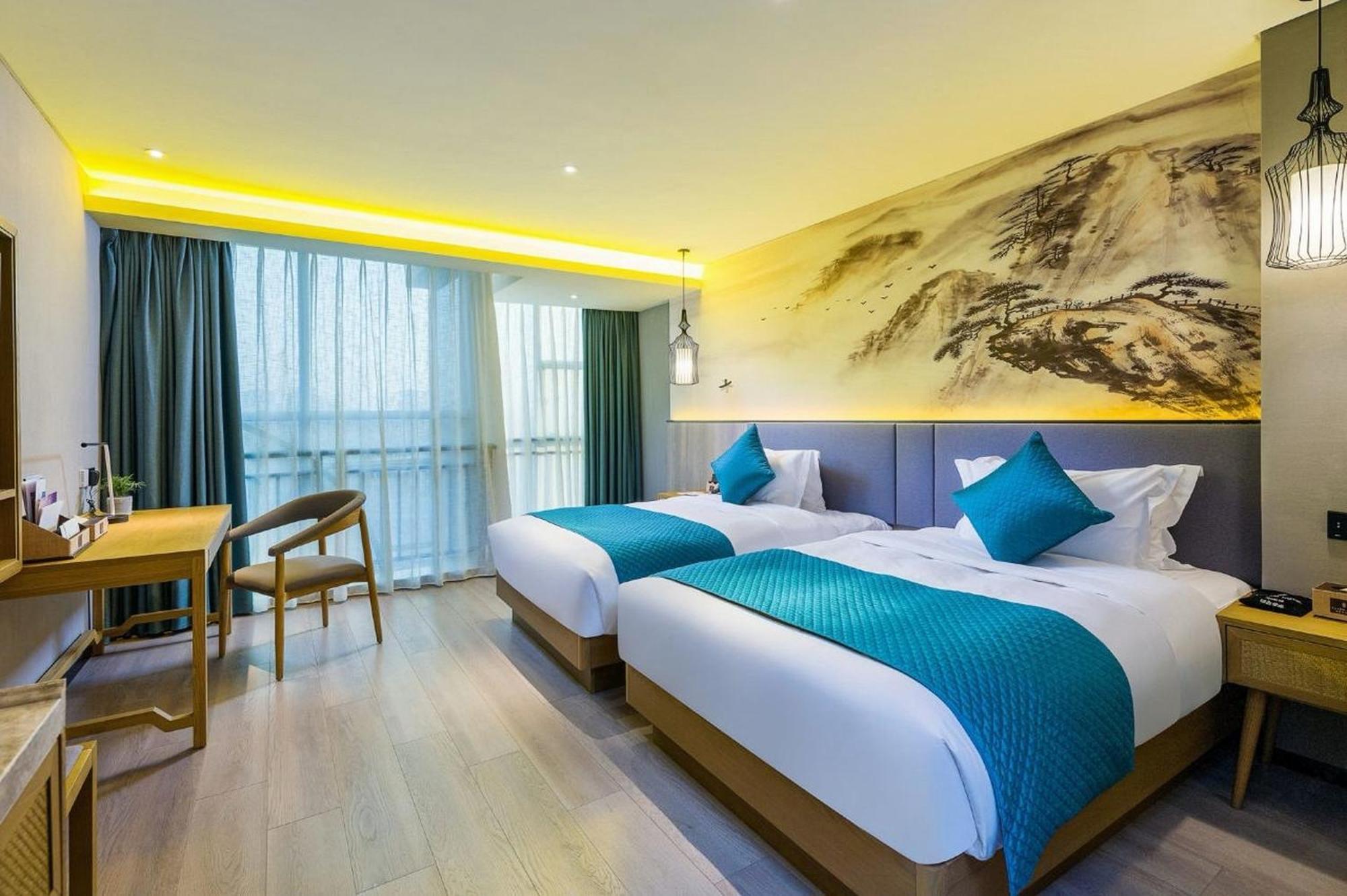 Mehood Lestie International Hotel Nancun Wanbo Metro Station Branch - Free Shuttle Bus To Canton Fair Complex During Canton Fair Period & Free Breakfast & Free Afternoon Tea & Free Midnight Snack & Free Vpn Internet Access Bagian luar foto