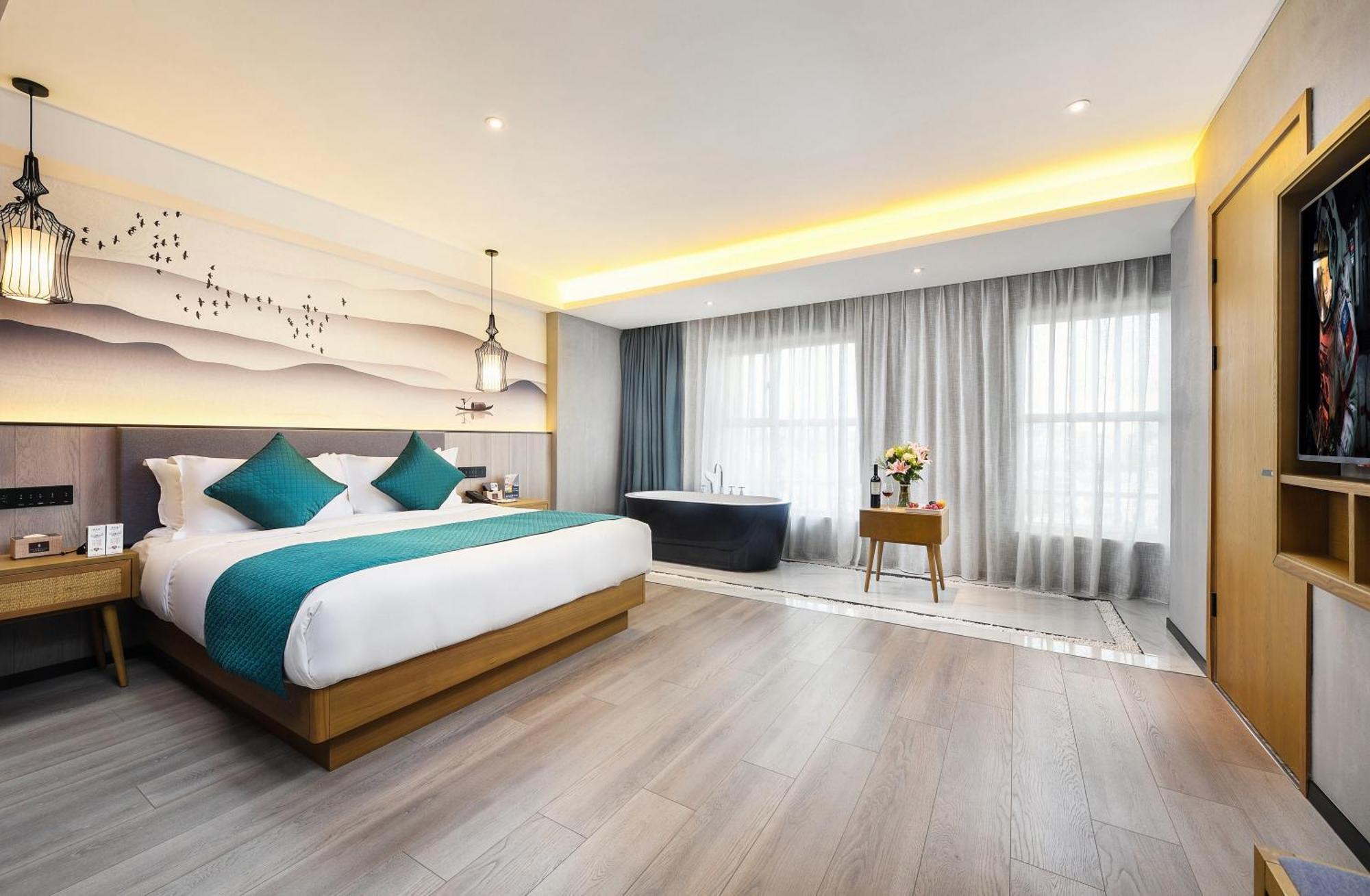 Mehood Lestie International Hotel Nancun Wanbo Metro Station Branch - Free Shuttle Bus To Canton Fair Complex During Canton Fair Period & Free Breakfast & Free Afternoon Tea & Free Midnight Snack & Free Vpn Internet Access Bagian luar foto