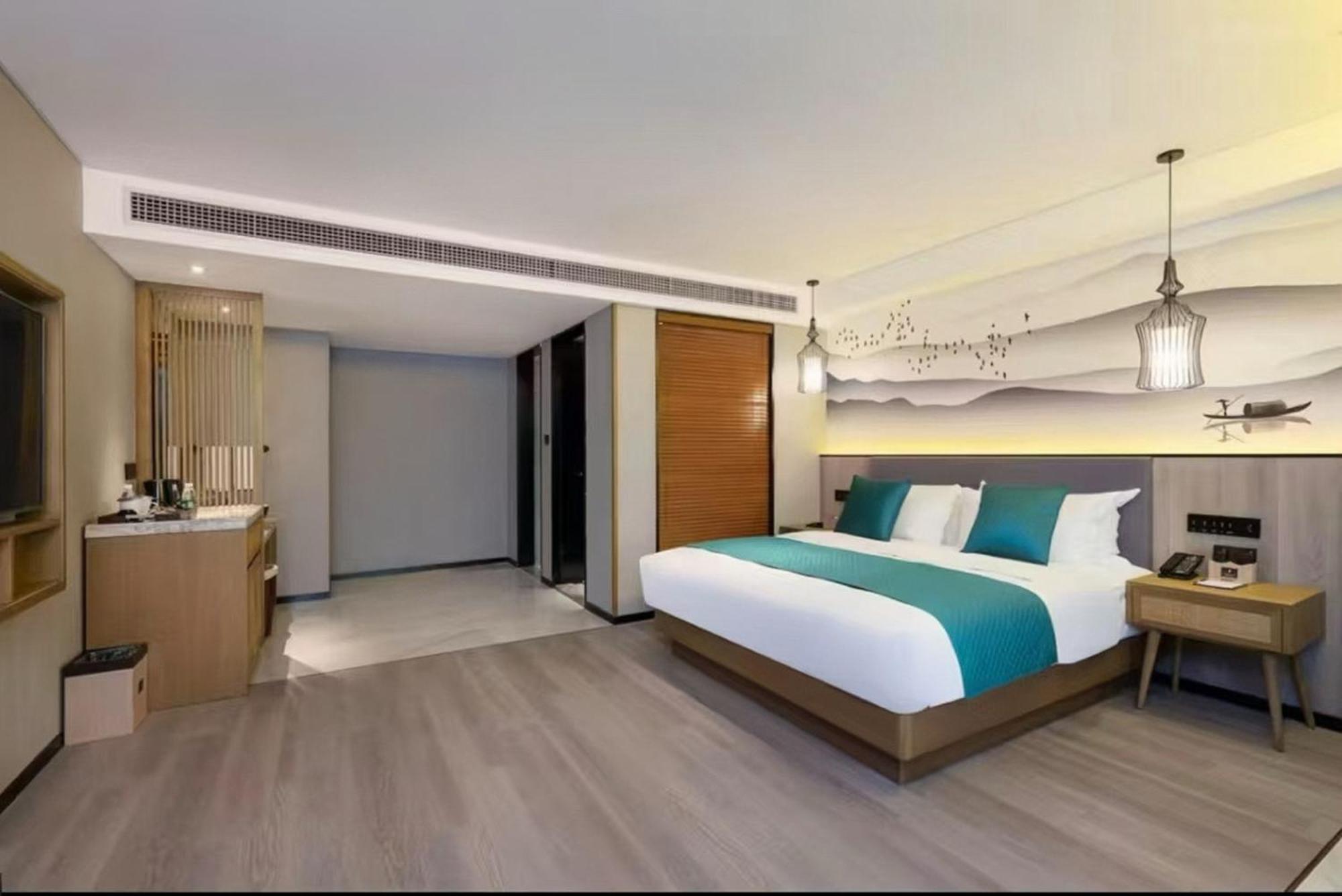Mehood Lestie International Hotel Nancun Wanbo Metro Station Branch - Free Shuttle Bus To Canton Fair Complex During Canton Fair Period & Free Breakfast & Free Afternoon Tea & Free Midnight Snack & Free Vpn Internet Access Bagian luar foto