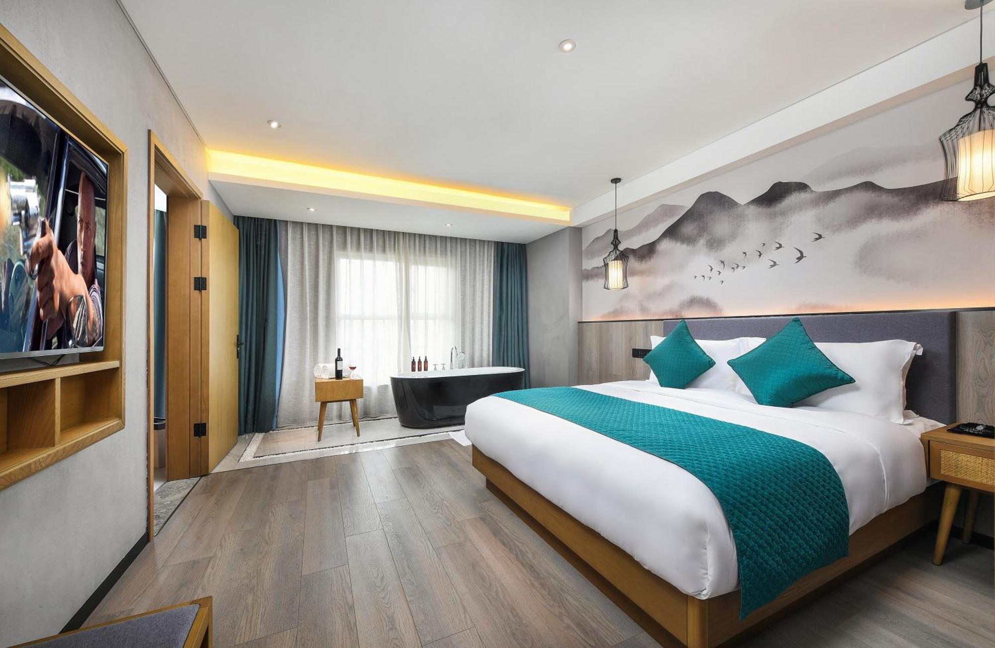 Mehood Lestie International Hotel Nancun Wanbo Metro Station Branch - Free Shuttle Bus To Canton Fair Complex During Canton Fair Period & Free Breakfast & Free Afternoon Tea & Free Midnight Snack & Free Vpn Internet Access Bagian luar foto