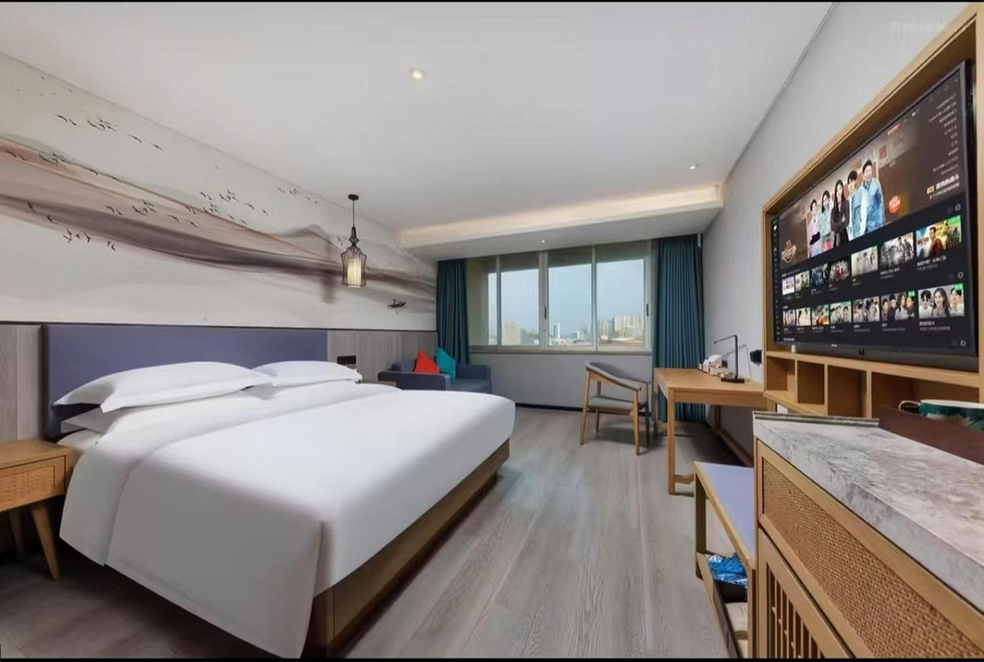 Mehood Lestie International Hotel Nancun Wanbo Metro Station Branch - Free Shuttle Bus To Canton Fair Complex During Canton Fair Period & Free Breakfast & Free Afternoon Tea & Free Midnight Snack & Free Vpn Internet Access Bagian luar foto