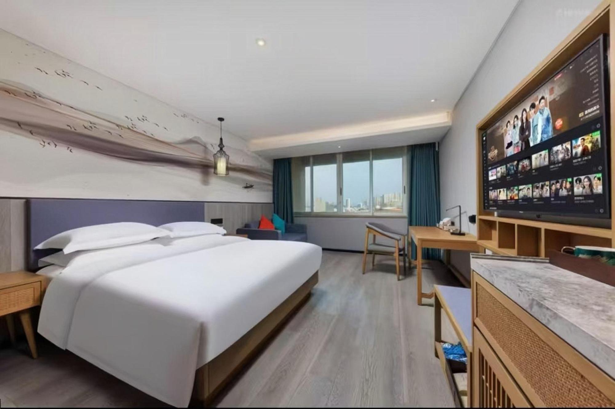 Mehood Lestie International Hotel Nancun Wanbo Metro Station Branch - Free Shuttle Bus To Canton Fair Complex During Canton Fair Period & Free Breakfast & Free Afternoon Tea & Free Midnight Snack & Free Vpn Internet Access Bagian luar foto