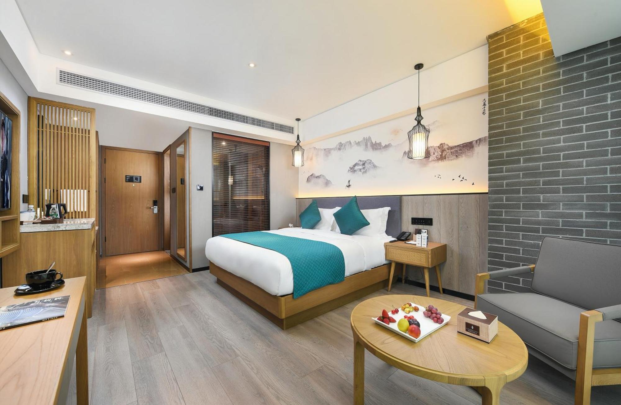 Mehood Lestie International Hotel Nancun Wanbo Metro Station Branch - Free Shuttle Bus To Canton Fair Complex During Canton Fair Period & Free Breakfast & Free Afternoon Tea & Free Midnight Snack & Free Vpn Internet Access Bagian luar foto