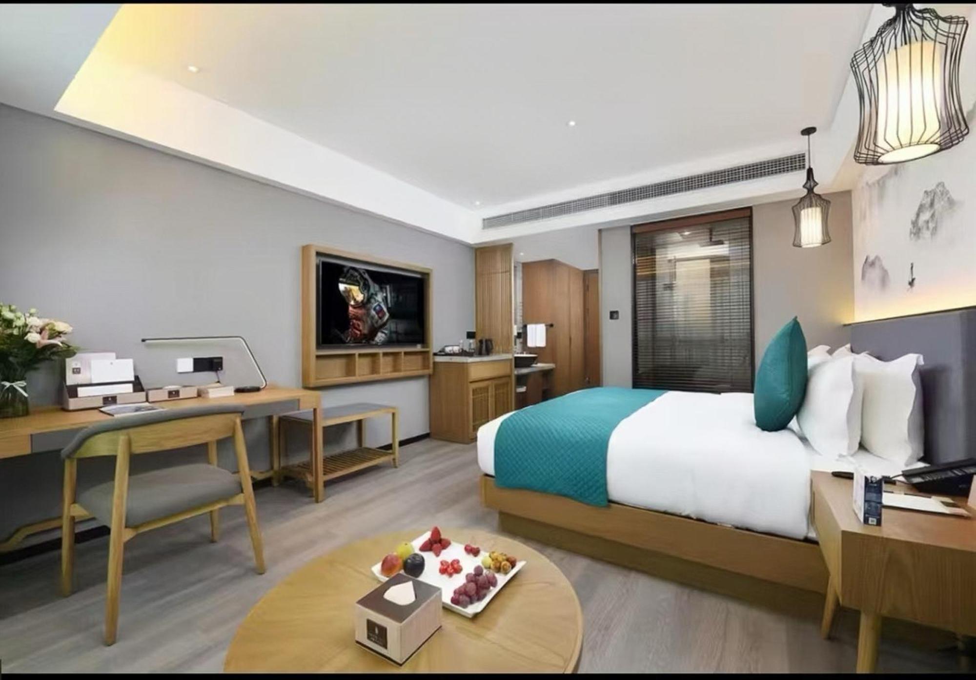 Mehood Lestie International Hotel Nancun Wanbo Metro Station Branch - Free Shuttle Bus To Canton Fair Complex During Canton Fair Period & Free Breakfast & Free Afternoon Tea & Free Midnight Snack & Free Vpn Internet Access Bagian luar foto