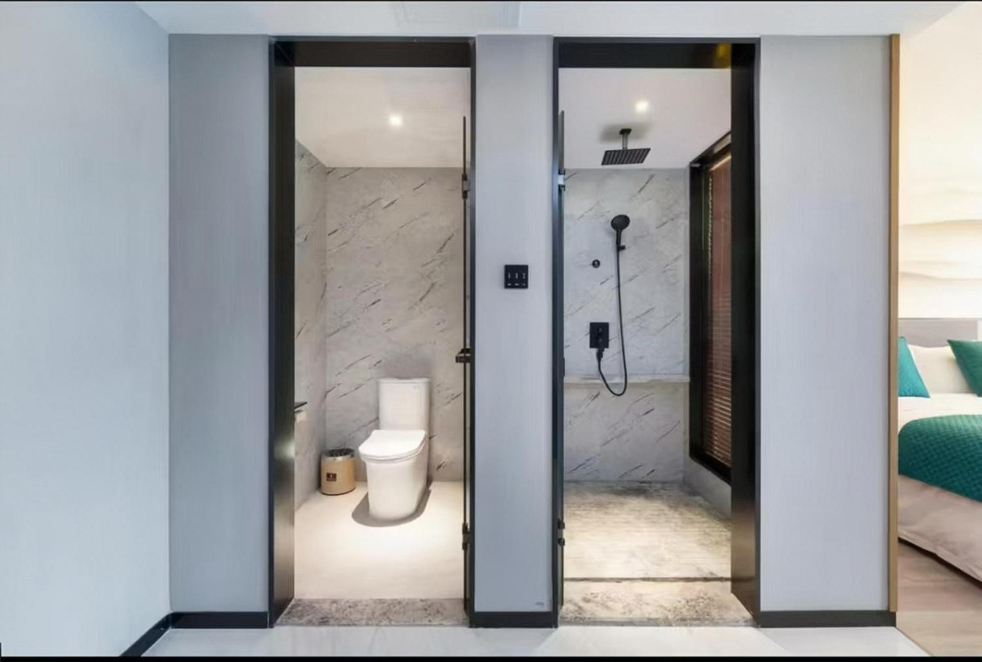 Mehood Lestie International Hotel Nancun Wanbo Metro Station Branch - Free Shuttle Bus To Canton Fair Complex During Canton Fair Period & Free Breakfast & Free Afternoon Tea & Free Midnight Snack & Free Vpn Internet Access Bagian luar foto