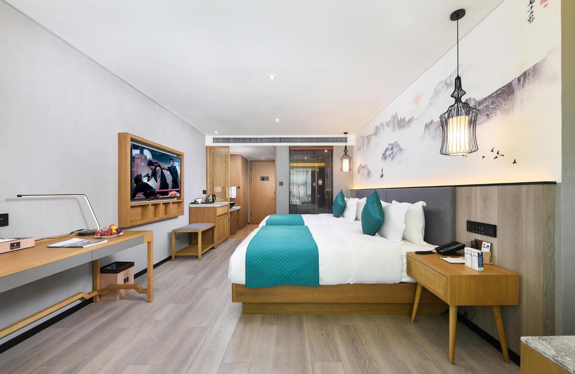 Mehood Lestie International Hotel Nancun Wanbo Metro Station Branch - Free Shuttle Bus To Canton Fair Complex During Canton Fair Period & Free Breakfast & Free Afternoon Tea & Free Midnight Snack & Free Vpn Internet Access Bagian luar foto