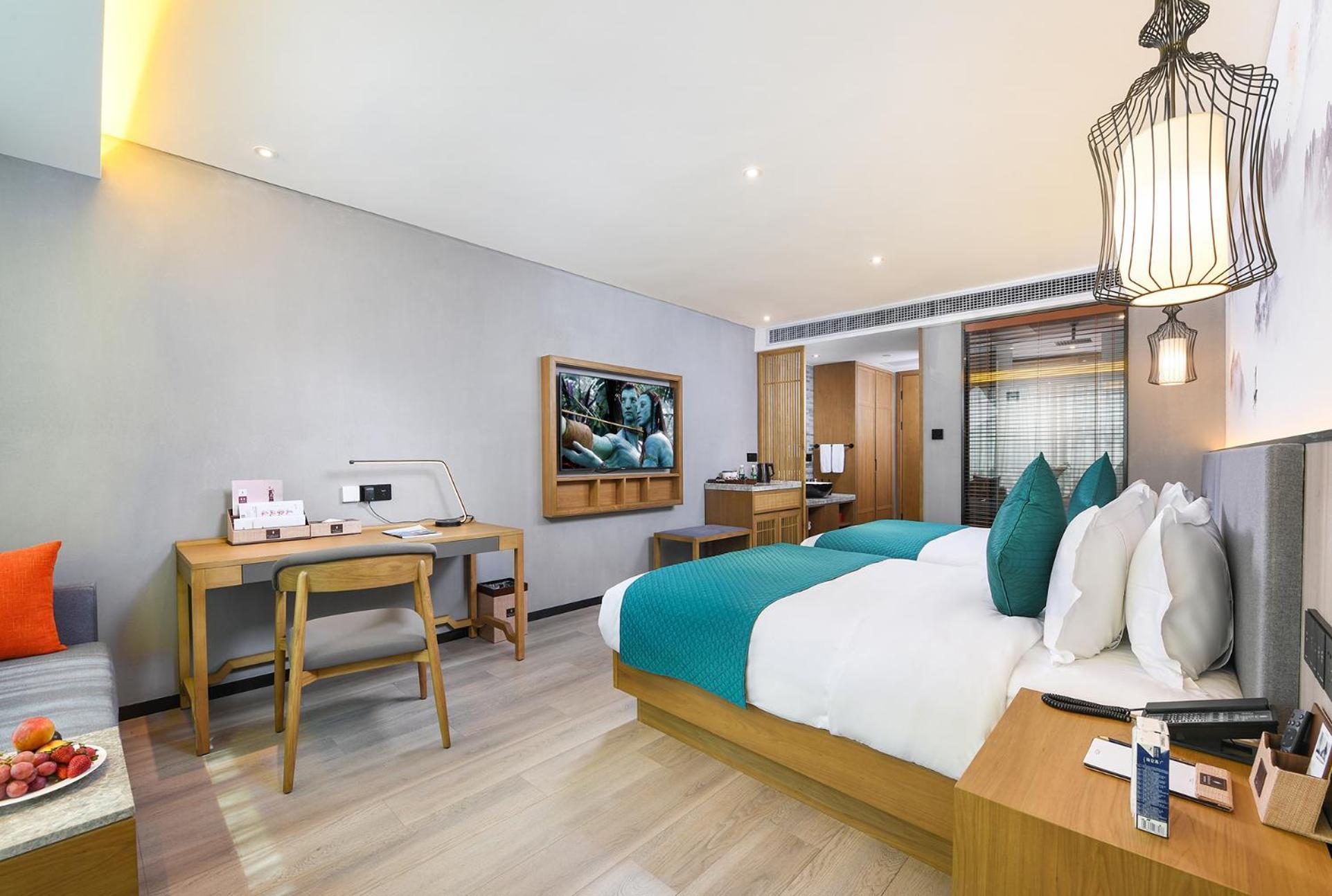 Mehood Lestie International Hotel Nancun Wanbo Metro Station Branch - Free Shuttle Bus To Canton Fair Complex During Canton Fair Period & Free Breakfast & Free Afternoon Tea & Free Midnight Snack & Free Vpn Internet Access Bagian luar foto