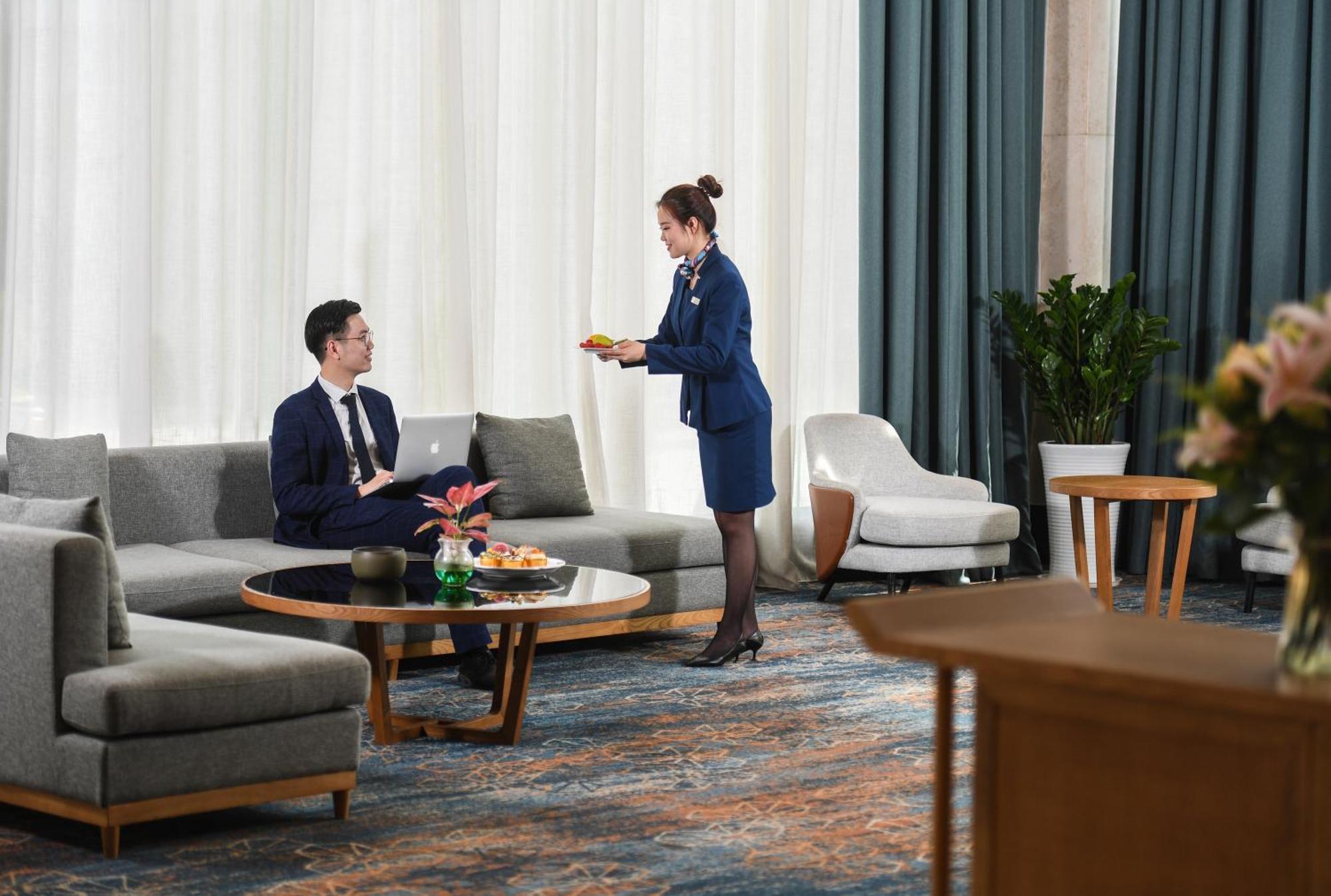 Mehood Lestie International Hotel Nancun Wanbo Metro Station Branch - Free Shuttle Bus To Canton Fair Complex During Canton Fair Period & Free Breakfast & Free Afternoon Tea & Free Midnight Snack & Free Vpn Internet Access Bagian luar foto