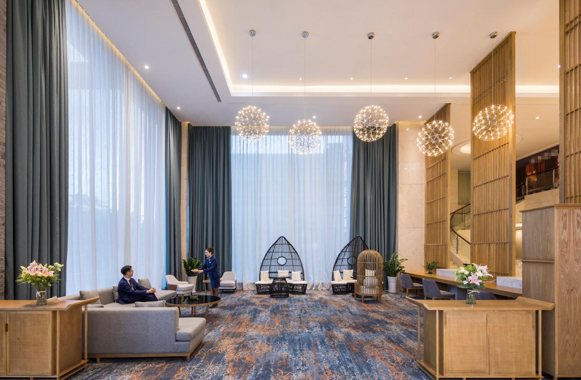 Mehood Lestie International Hotel Nancun Wanbo Metro Station Branch - Free Shuttle Bus To Canton Fair Complex During Canton Fair Period & Free Breakfast & Free Afternoon Tea & Free Midnight Snack & Free Vpn Internet Access Bagian luar foto