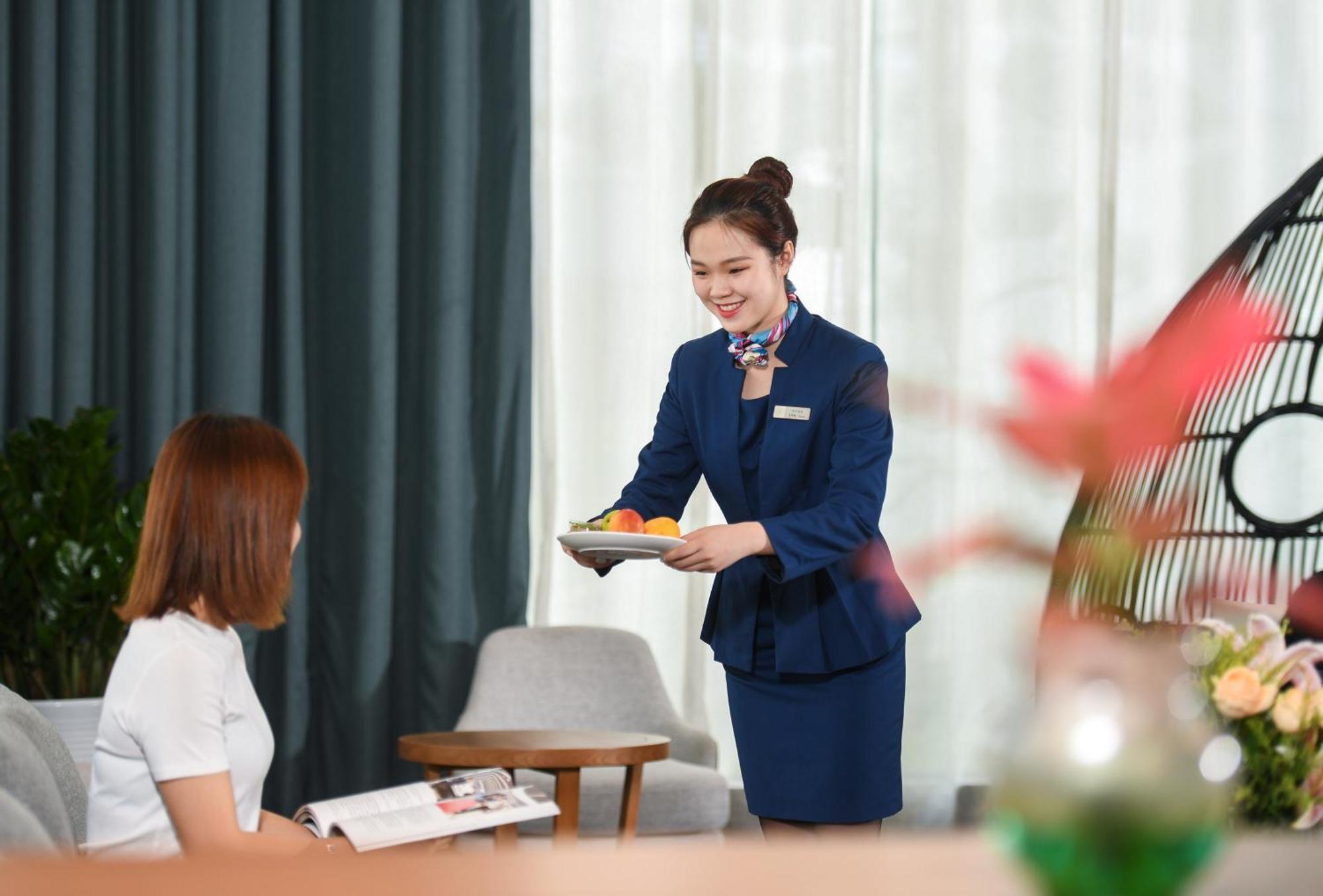 Mehood Lestie International Hotel Nancun Wanbo Metro Station Branch - Free Shuttle Bus To Canton Fair Complex During Canton Fair Period & Free Breakfast & Free Afternoon Tea & Free Midnight Snack & Free Vpn Internet Access Bagian luar foto