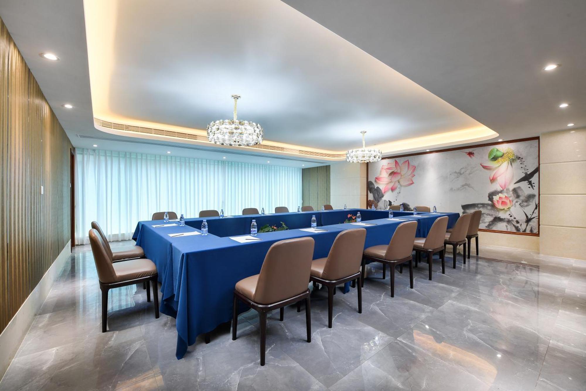Mehood Lestie International Hotel Nancun Wanbo Metro Station Branch - Free Shuttle Bus To Canton Fair Complex During Canton Fair Period & Free Breakfast & Free Afternoon Tea & Free Midnight Snack & Free Vpn Internet Access Bagian luar foto