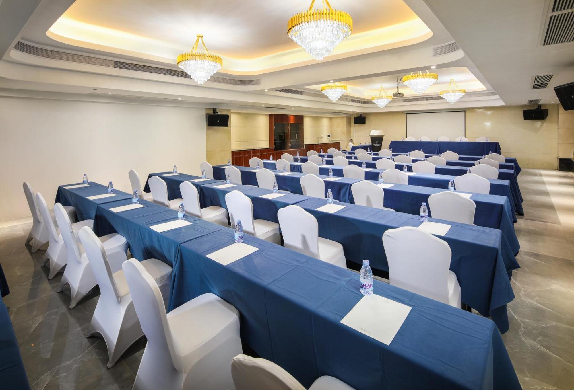 Mehood Lestie International Hotel Nancun Wanbo Metro Station Branch - Free Shuttle Bus To Canton Fair Complex During Canton Fair Period & Free Breakfast & Free Afternoon Tea & Free Midnight Snack & Free Vpn Internet Access Bagian luar foto