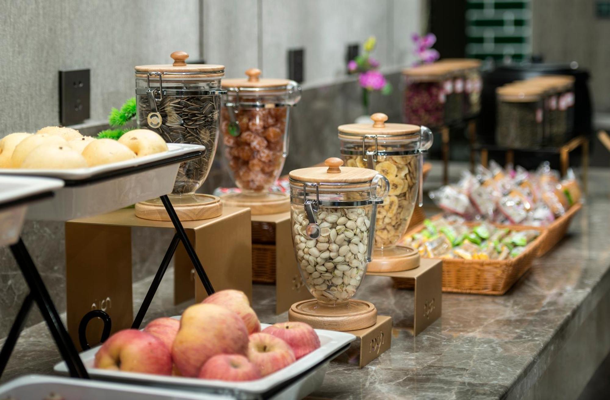 Mehood Lestie International Hotel Nancun Wanbo Metro Station Branch - Free Shuttle Bus To Canton Fair Complex During Canton Fair Period & Free Breakfast & Free Afternoon Tea & Free Midnight Snack & Free Vpn Internet Access Bagian luar foto