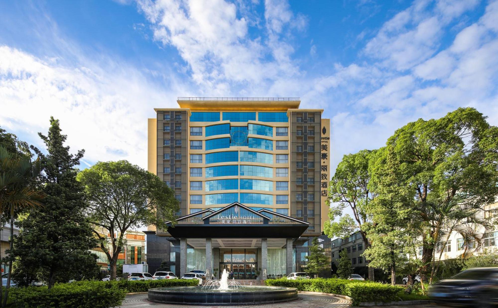 Mehood Lestie International Hotel Nancun Wanbo Metro Station Branch - Free Shuttle Bus To Canton Fair Complex During Canton Fair Period & Free Breakfast & Free Afternoon Tea & Free Midnight Snack & Free Vpn Internet Access Bagian luar foto