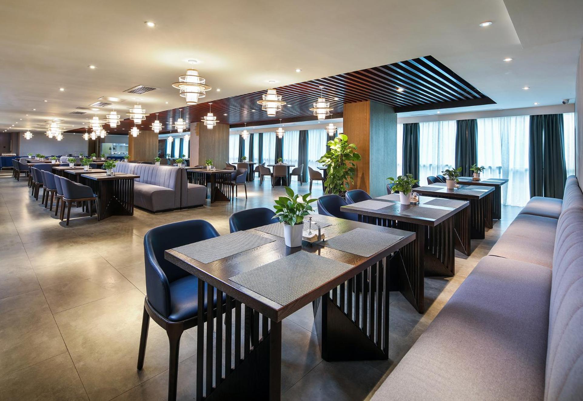 Mehood Lestie International Hotel Nancun Wanbo Metro Station Branch - Free Shuttle Bus To Canton Fair Complex During Canton Fair Period & Free Breakfast & Free Afternoon Tea & Free Midnight Snack & Free Vpn Internet Access Bagian luar foto